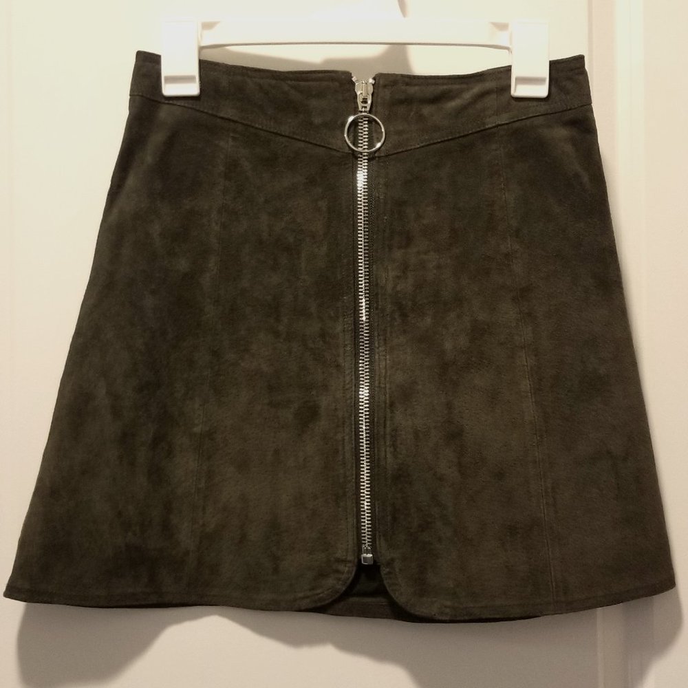 LIKE NEW Women's ZARA XS Olive Green Leather Mini Skirt!